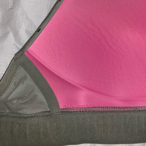 VS PINK BRA Wear Everywhere Wireless Lightly Lined - Picture 4 of 6